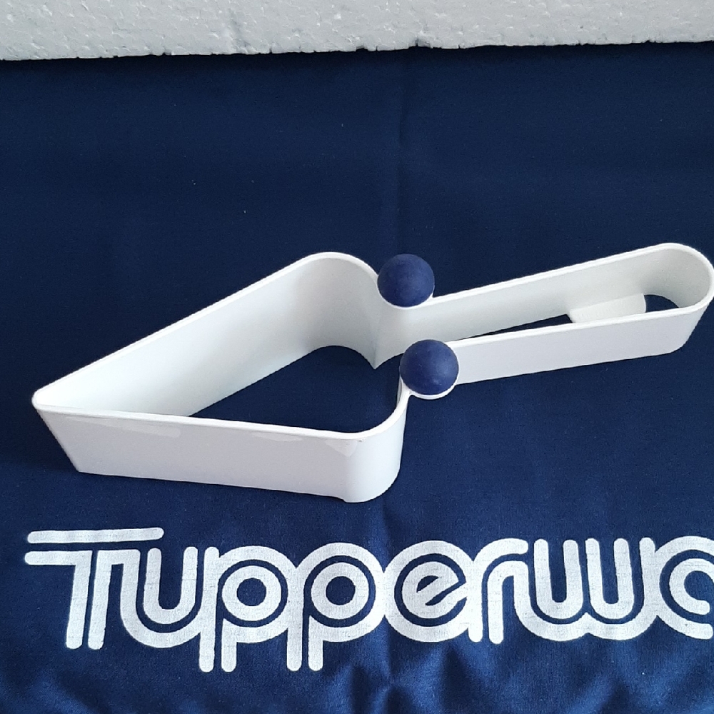Tupperware Pie Cake Cutter Server - Picture 1 of 4